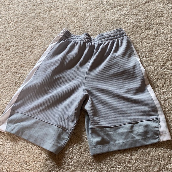 Grey Nike elite basketball shorts - Picture 3 of 4
